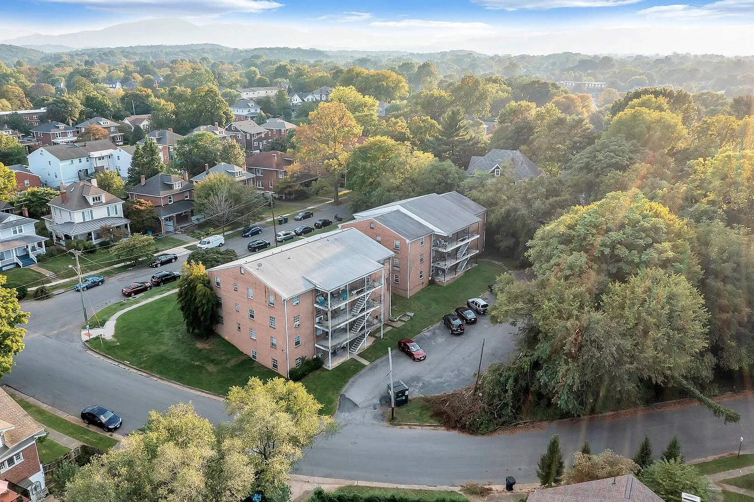 Grandin Court Apartments – photo 4