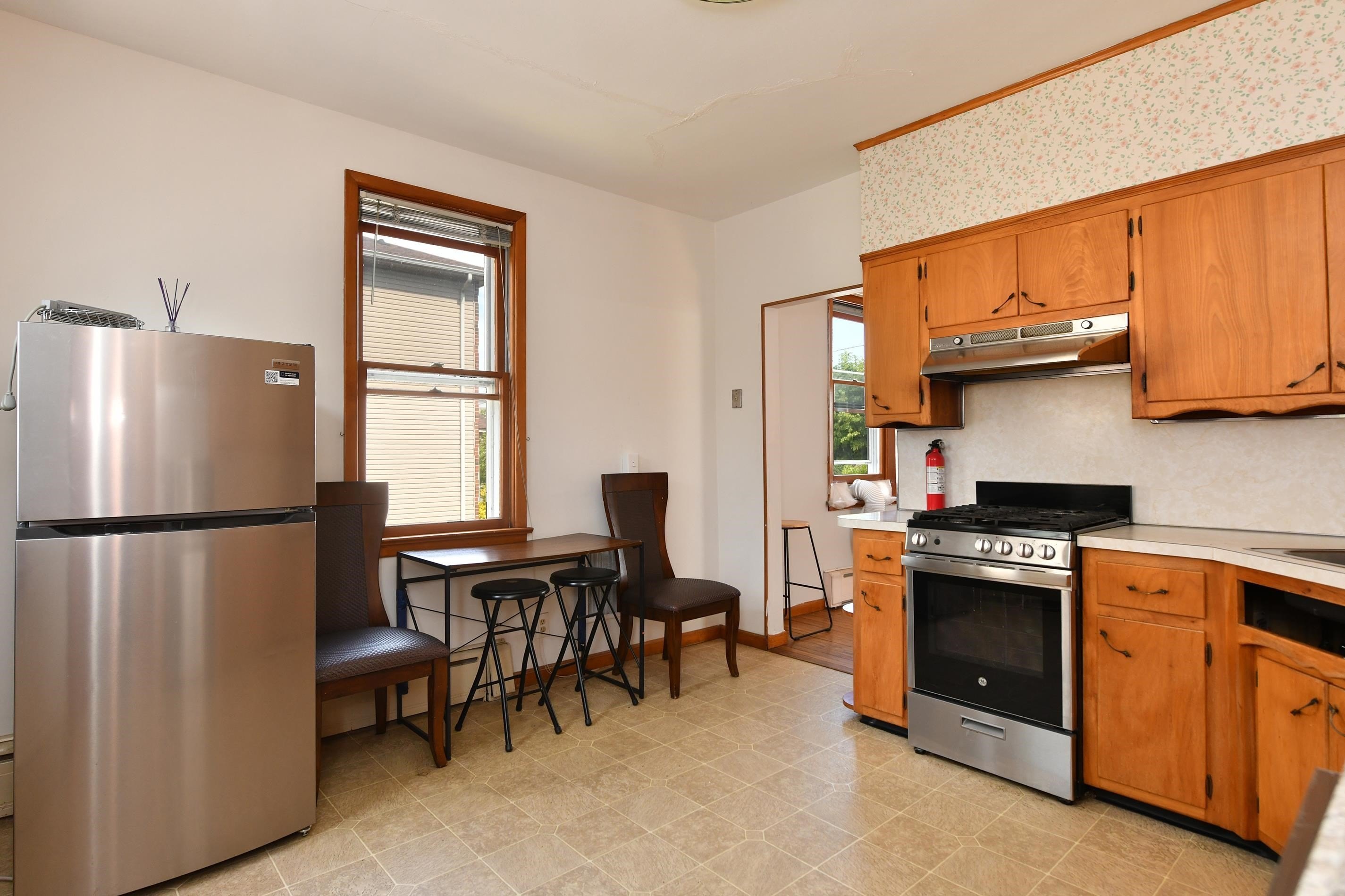 241 Maple St – photo 3