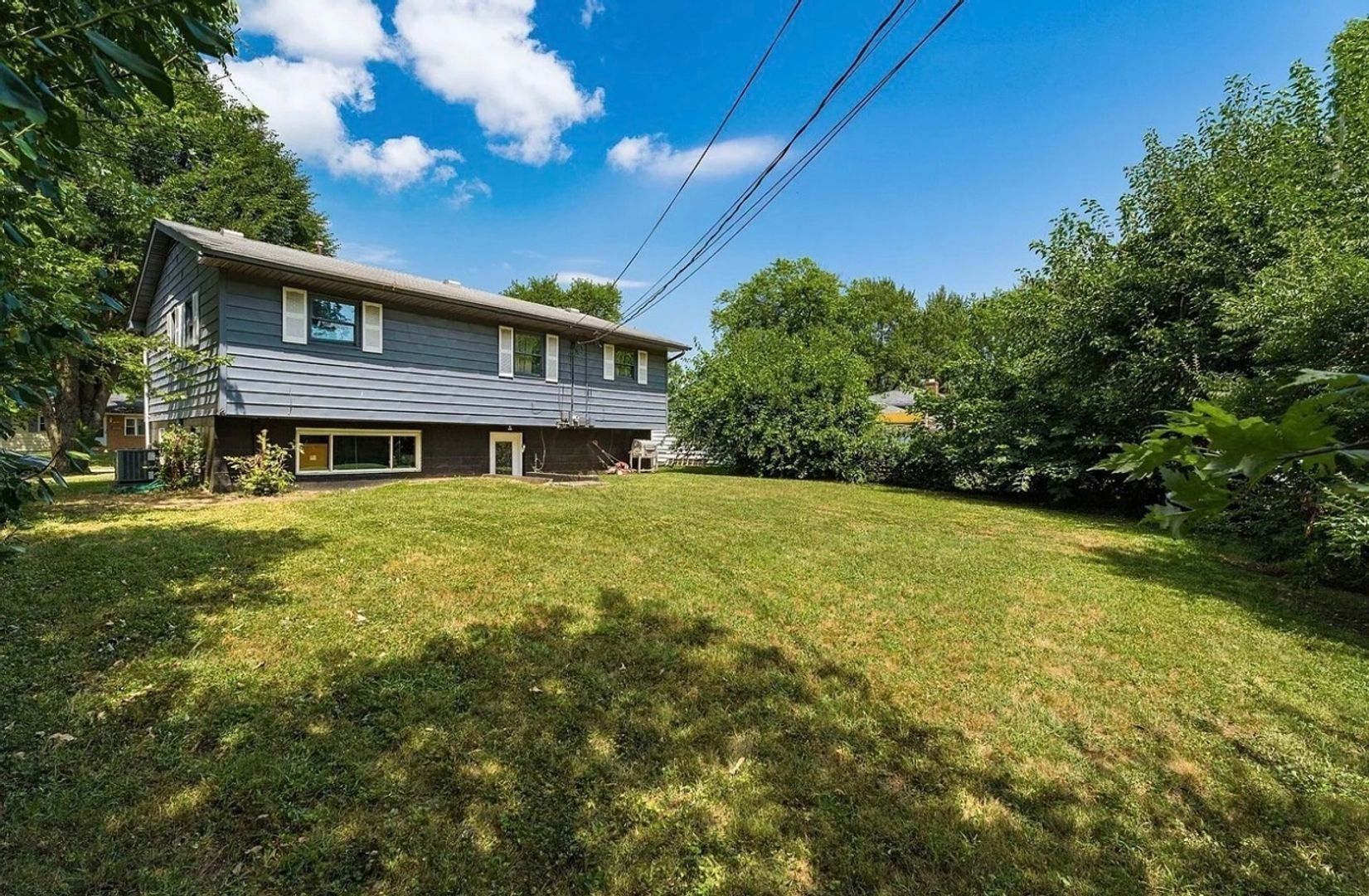 5049 Gunston Dr – photo 3