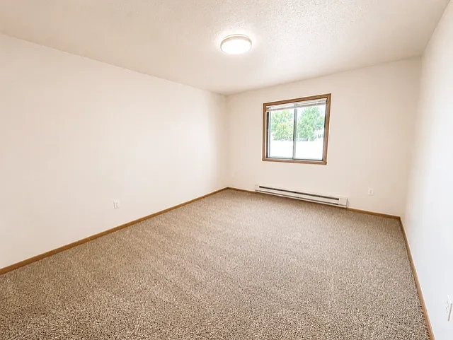 Greenbrier Apartments – photo 1