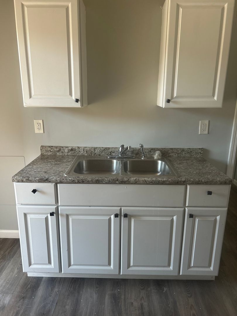 17568 Lakeshore Blvd unit 9 – photo 2