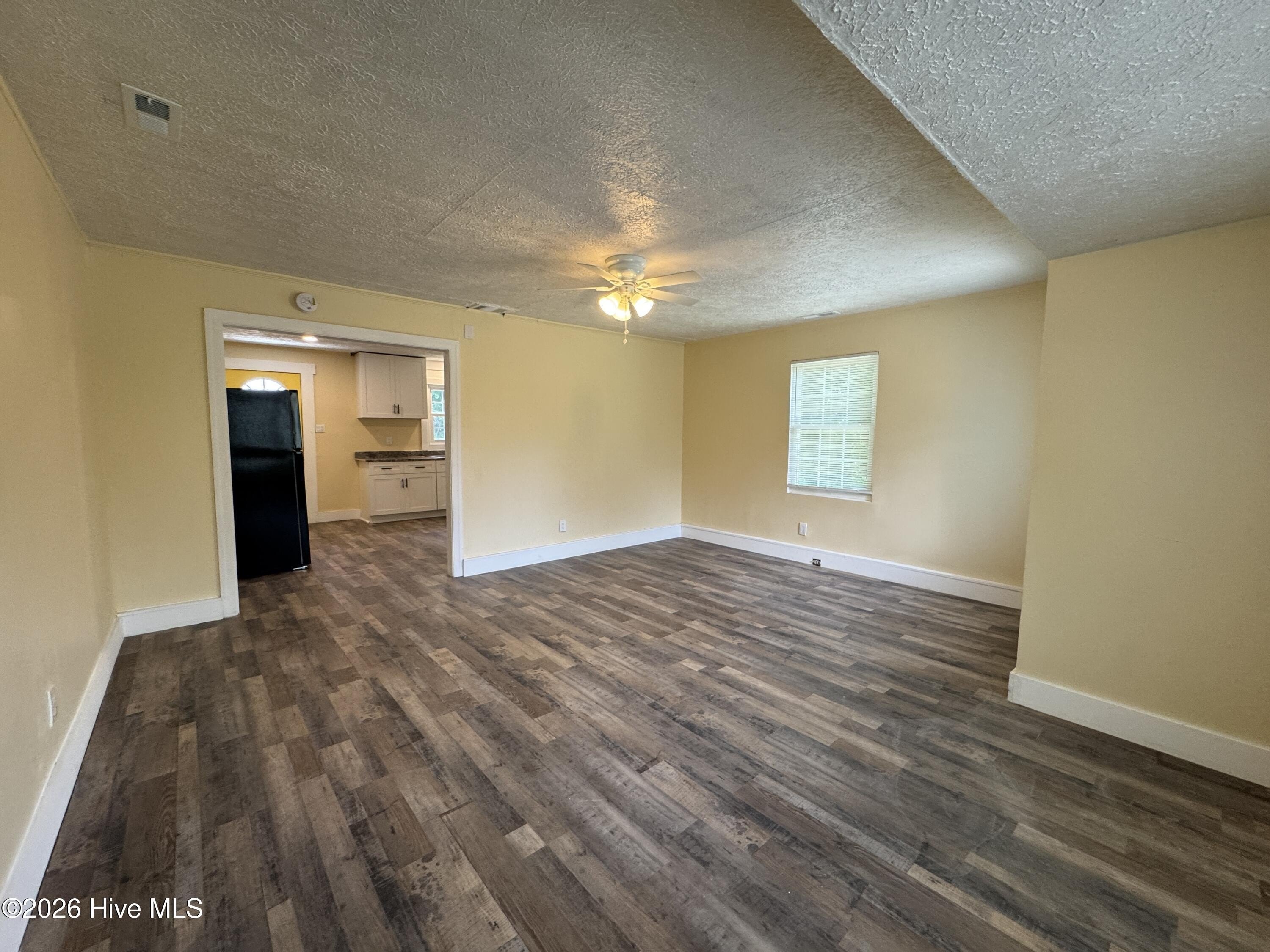 565 Manly Ave #A – photo 3