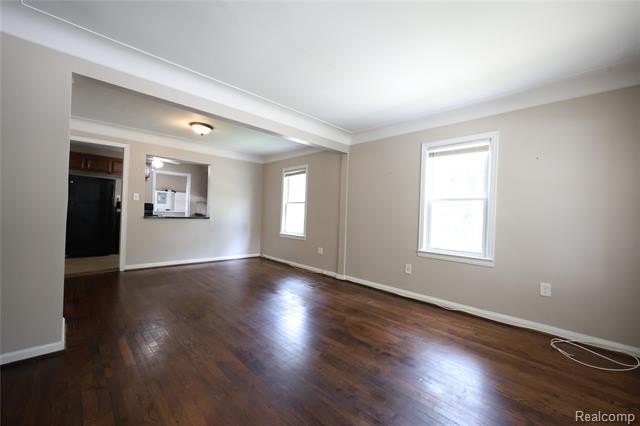 21751 Roslyn Rd – photo 4