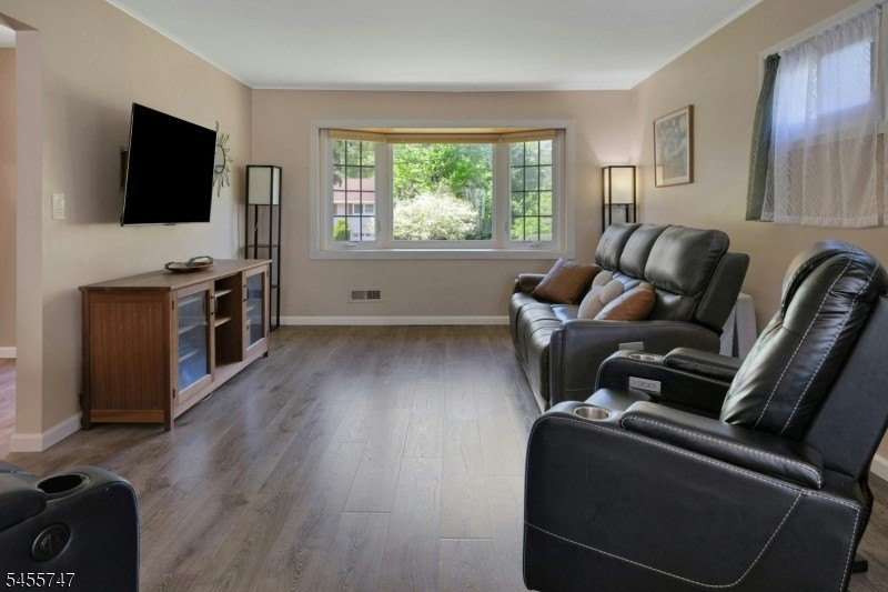 15 Maxine Dr – photo 5