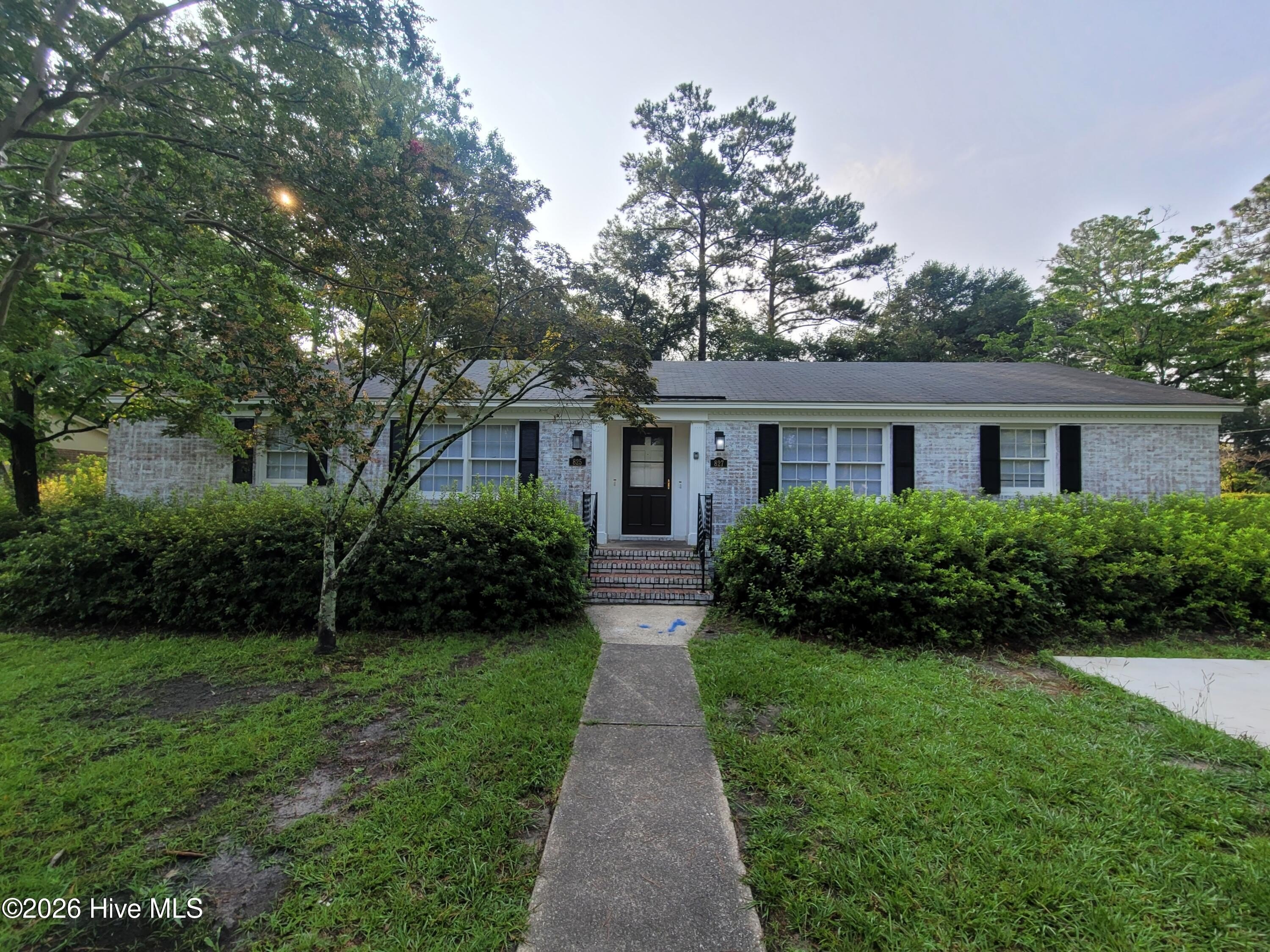 825 Montclair Dr – photo 1