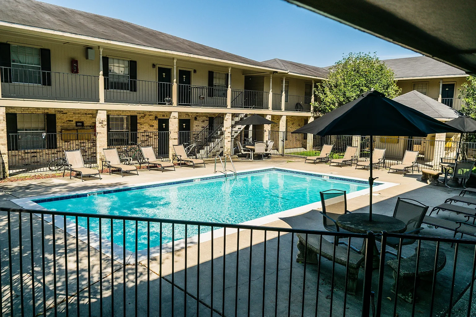 El Cid Apartments – photo 2