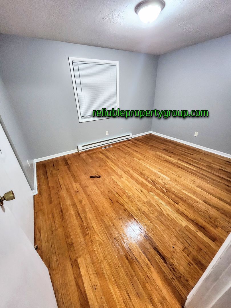 10737 Old Decatur Rd – photo 5