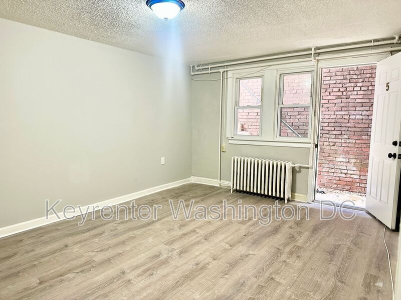 943 Bonifant St unit 5 – photo 3
