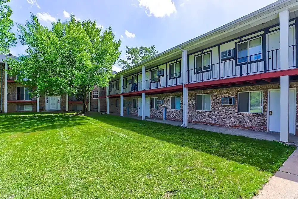Oak Hill Apartments- Hill Ave. – photo 5