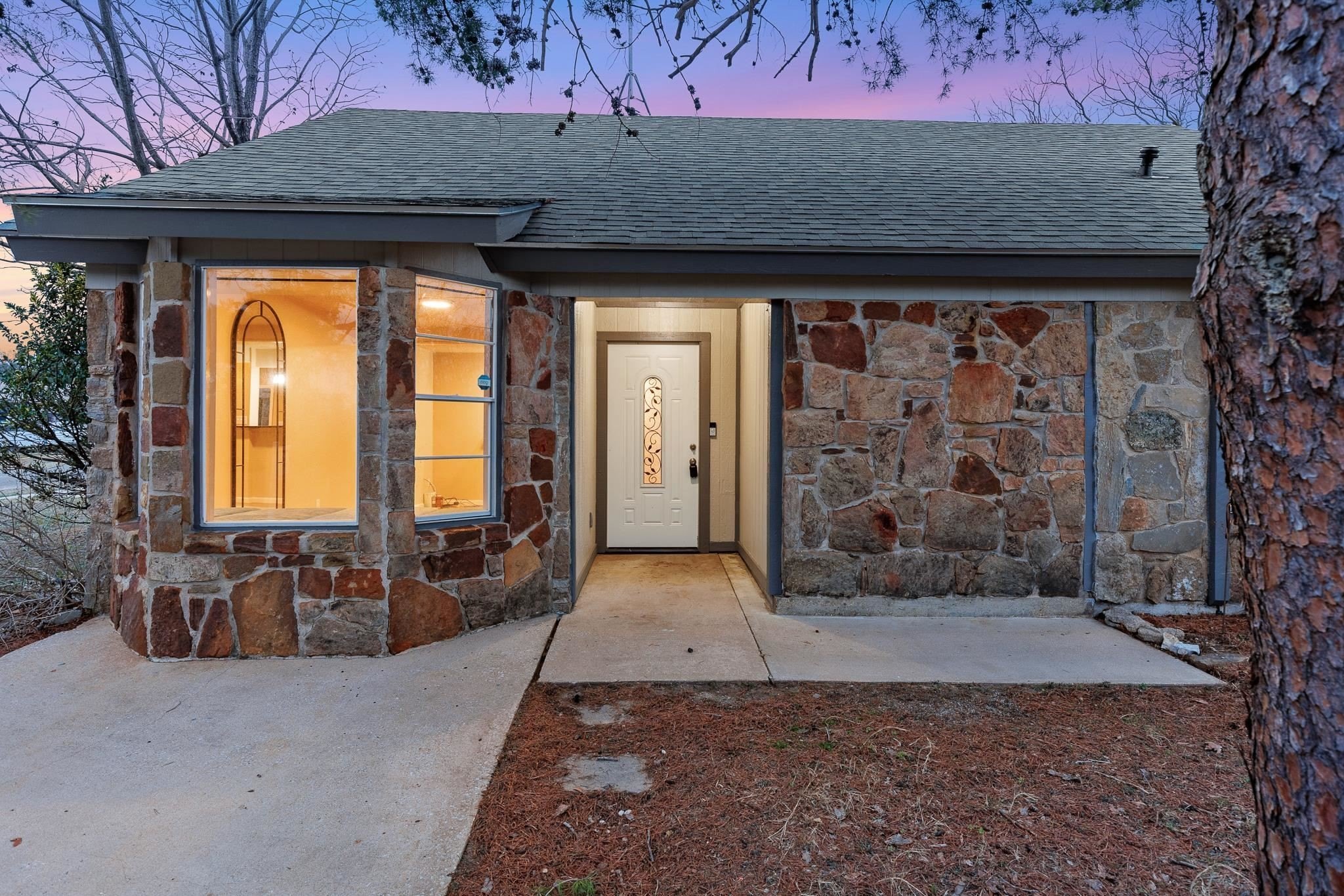 400 N River Oaks Dr – photo 2