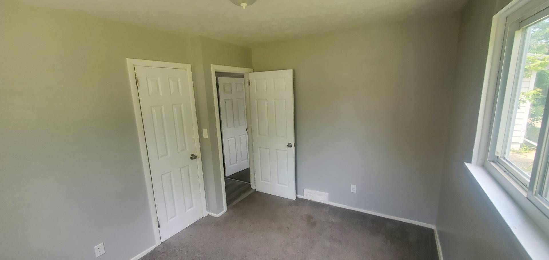 4595 Lee Rd – photo 2