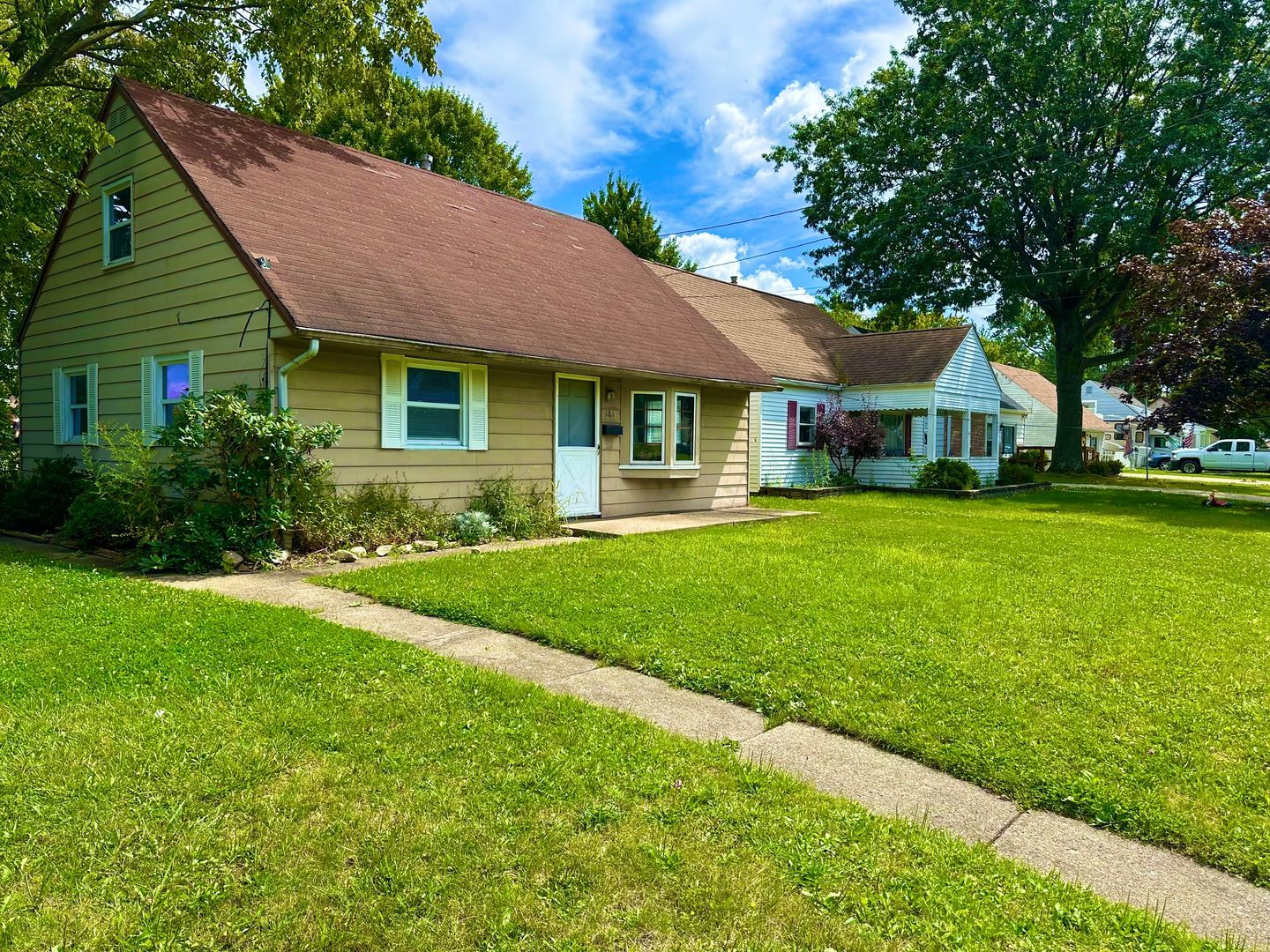 181 N Beverly Ave – photo 2