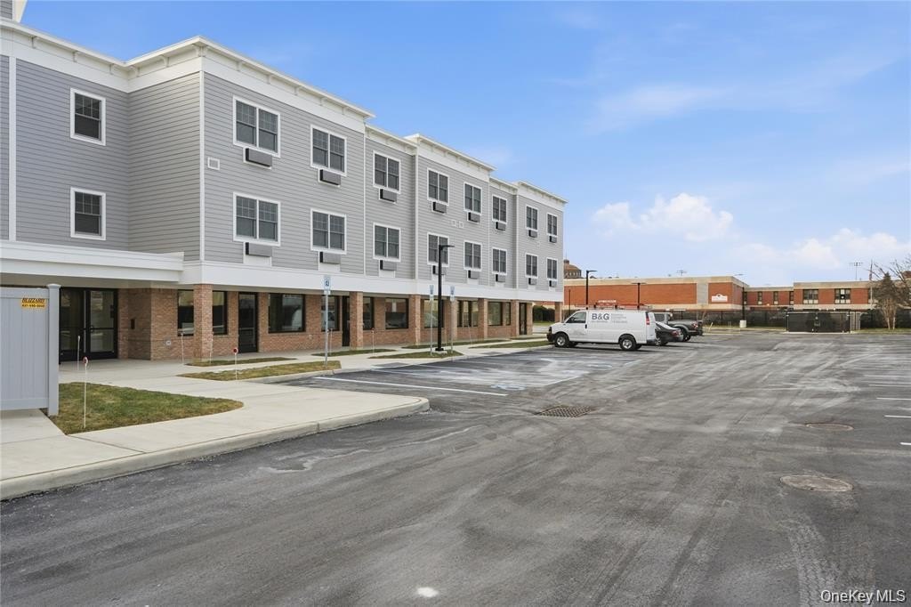 180 Deer Park Ave #307 – photo 3