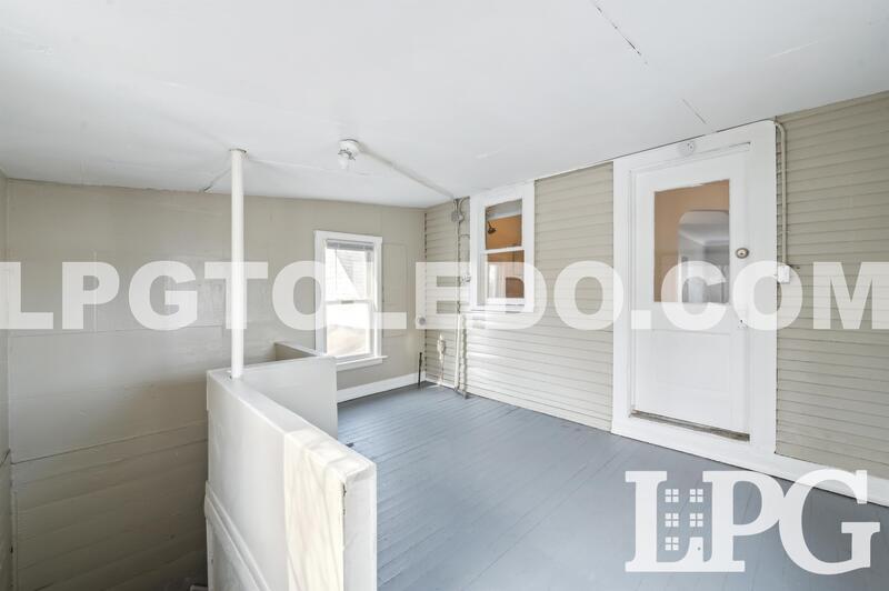 340 E Lake St – photo 4