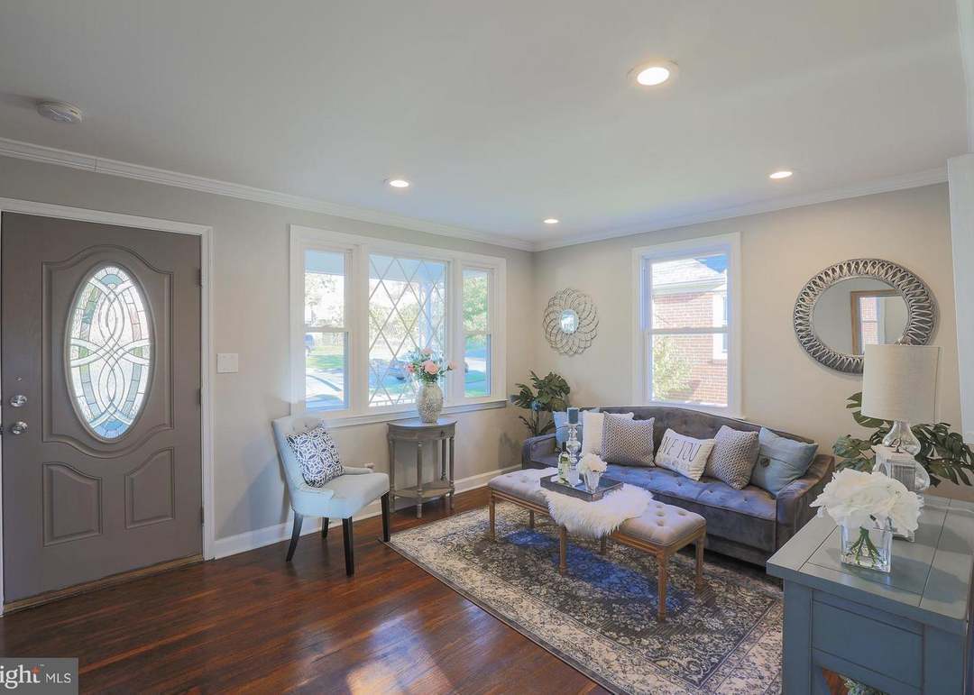 8727 Avondale Rd – photo 2