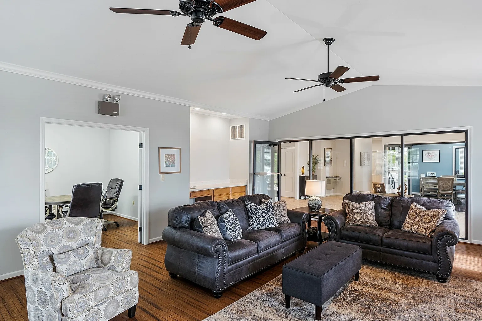 Burlington Oaks Apartments – photo 5