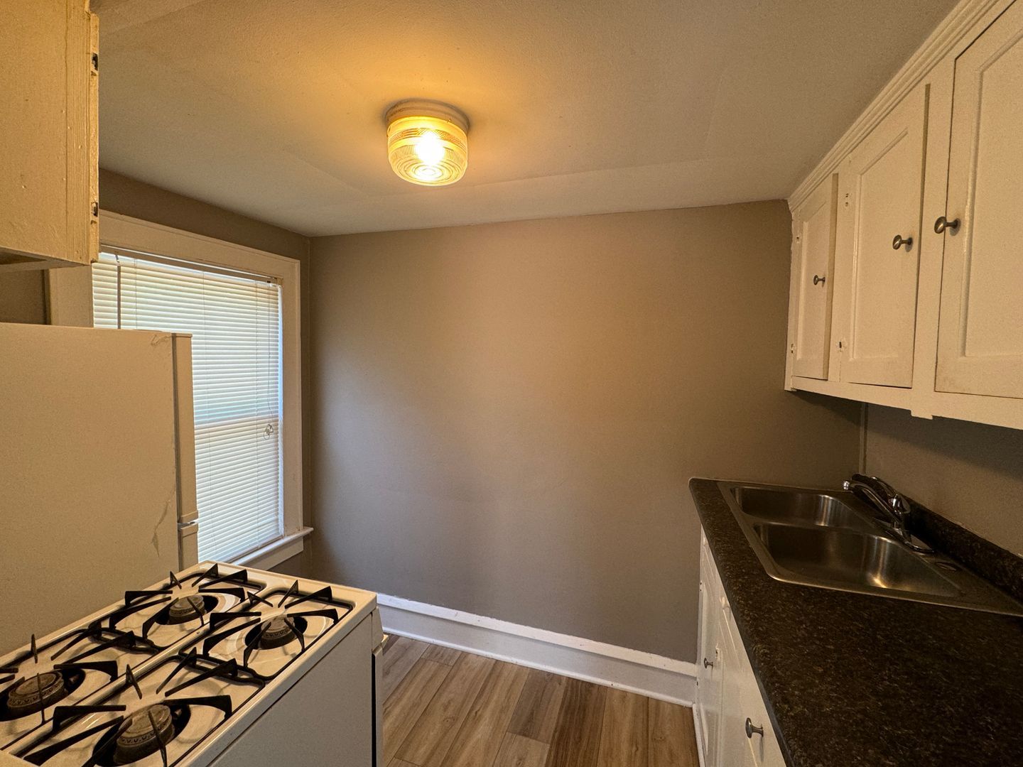 608 E Monroe St unit Upper – photo 5