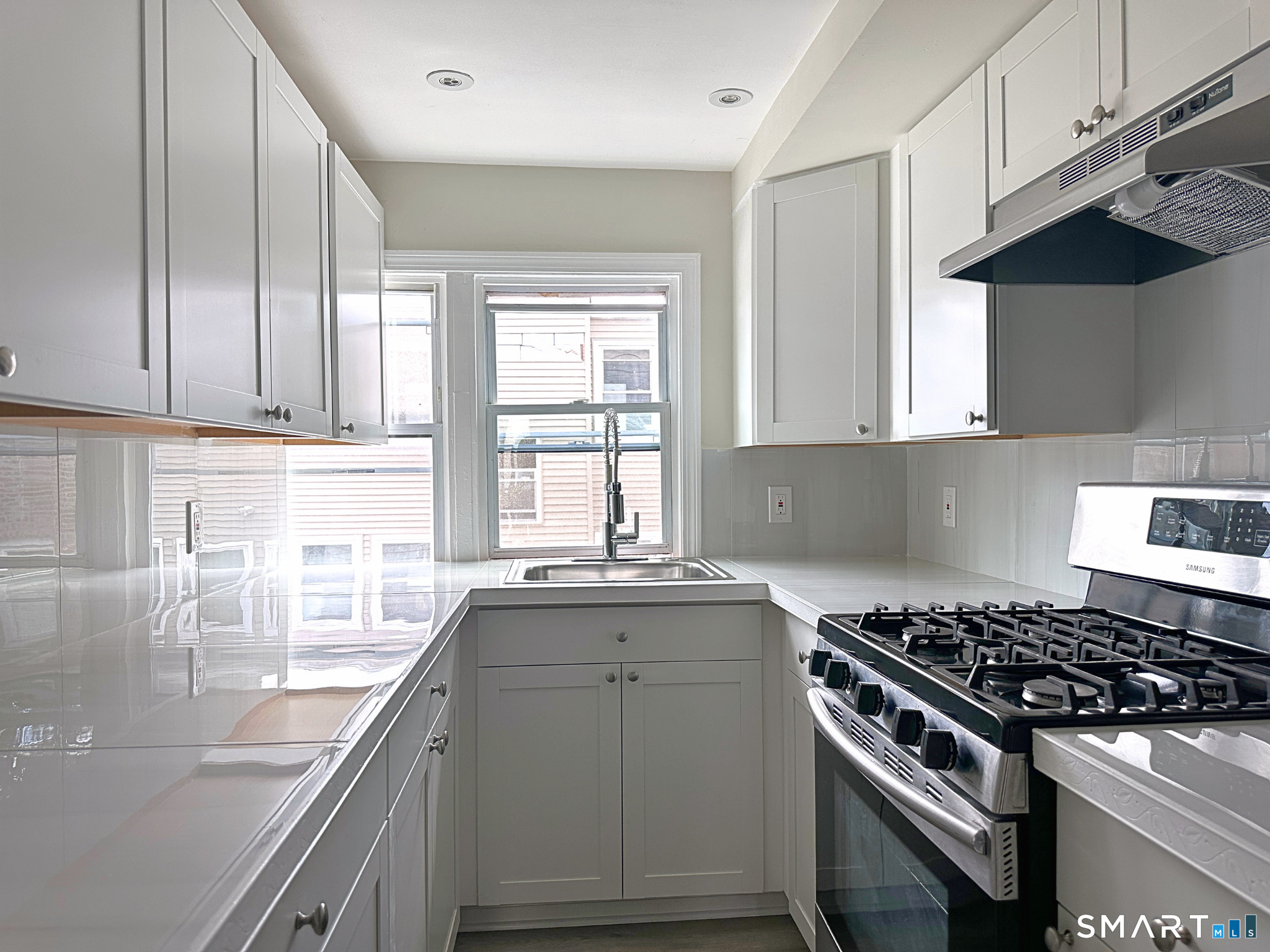 13 Bartlett St unit 2nd Floor – photo 4