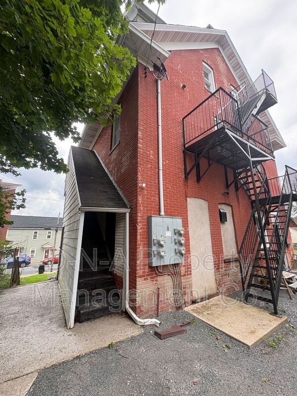 154 Garibaldi Ave unit # 3 – photo 2