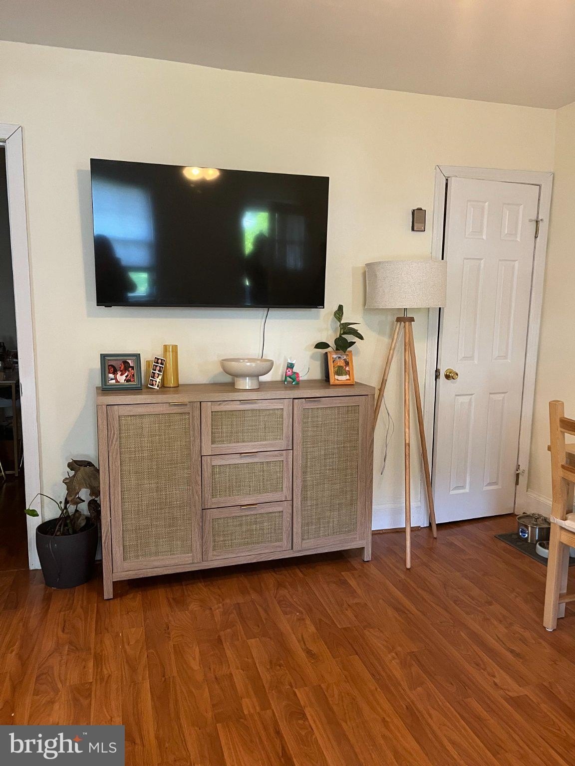 101 E Locust St – photo 3