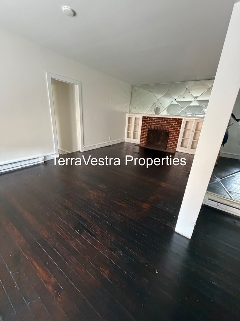 424 W Broad St unit First Floor – photo 4