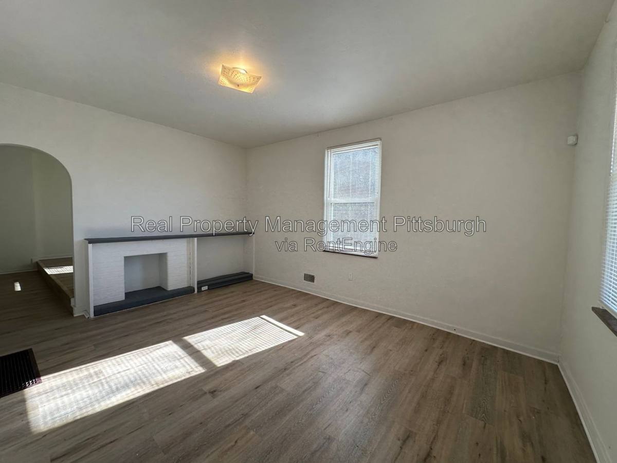 208 Rolfe St – photo 2