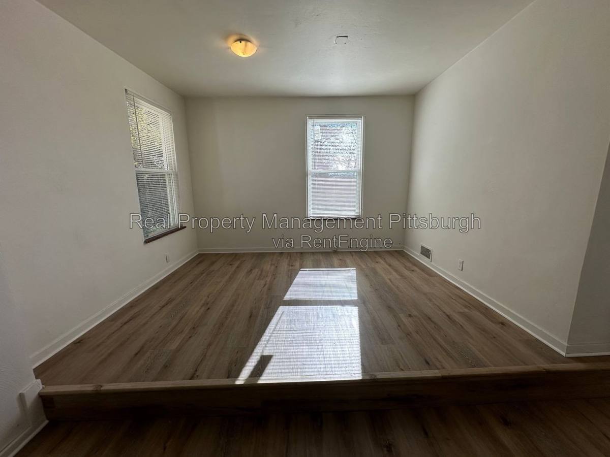 208 Rolfe St – photo 5