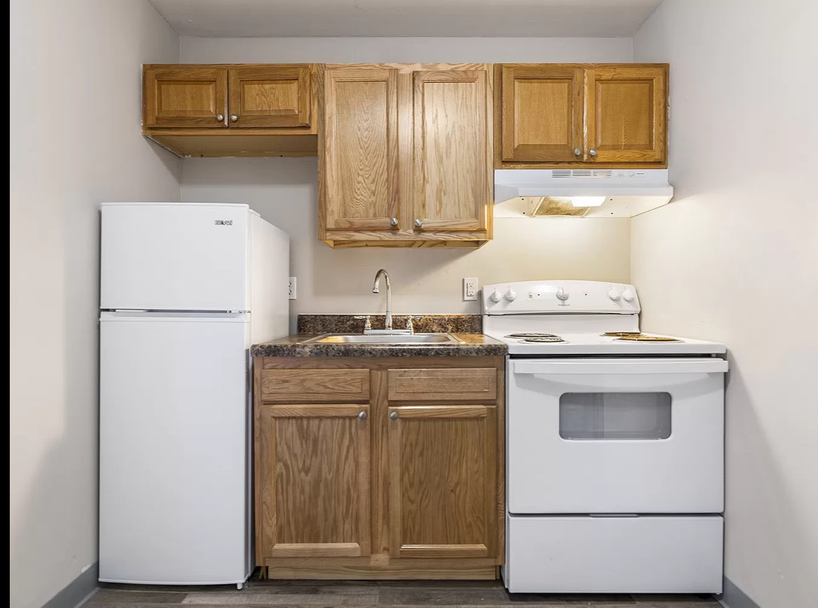 402 E College St – photo 4