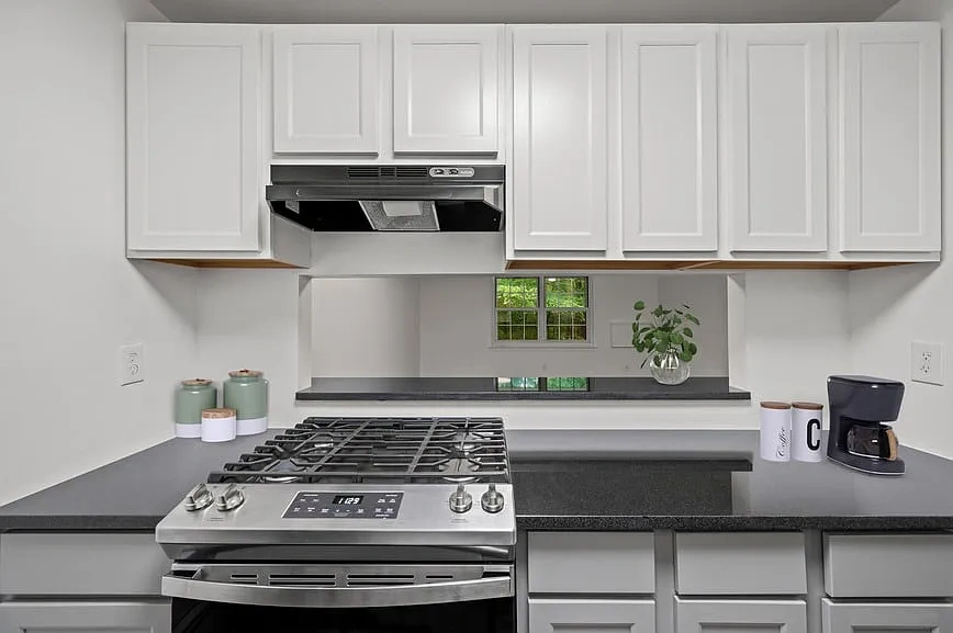 Colonial Hills Apartments – photo 2