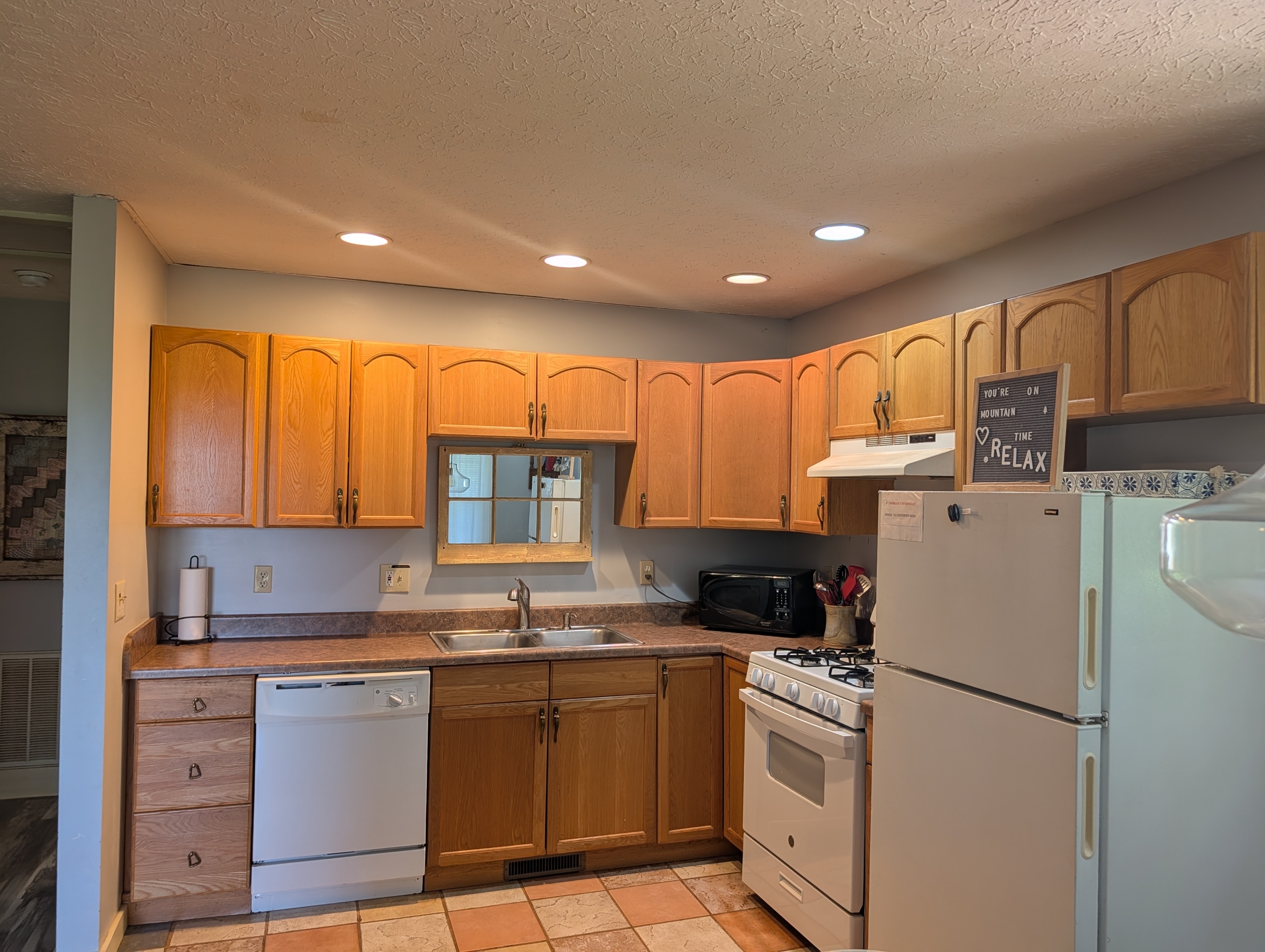 922 Henderson Rd – photo 1