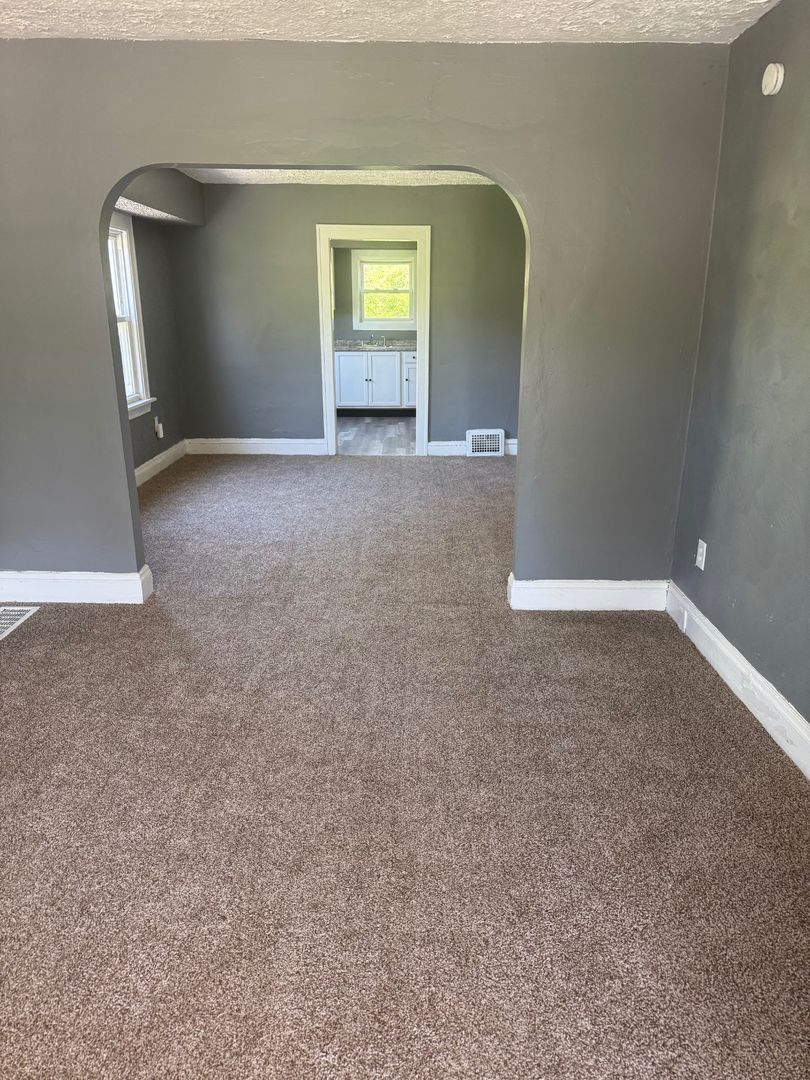11115 Notre Dame Ave unit Lower – photo 2