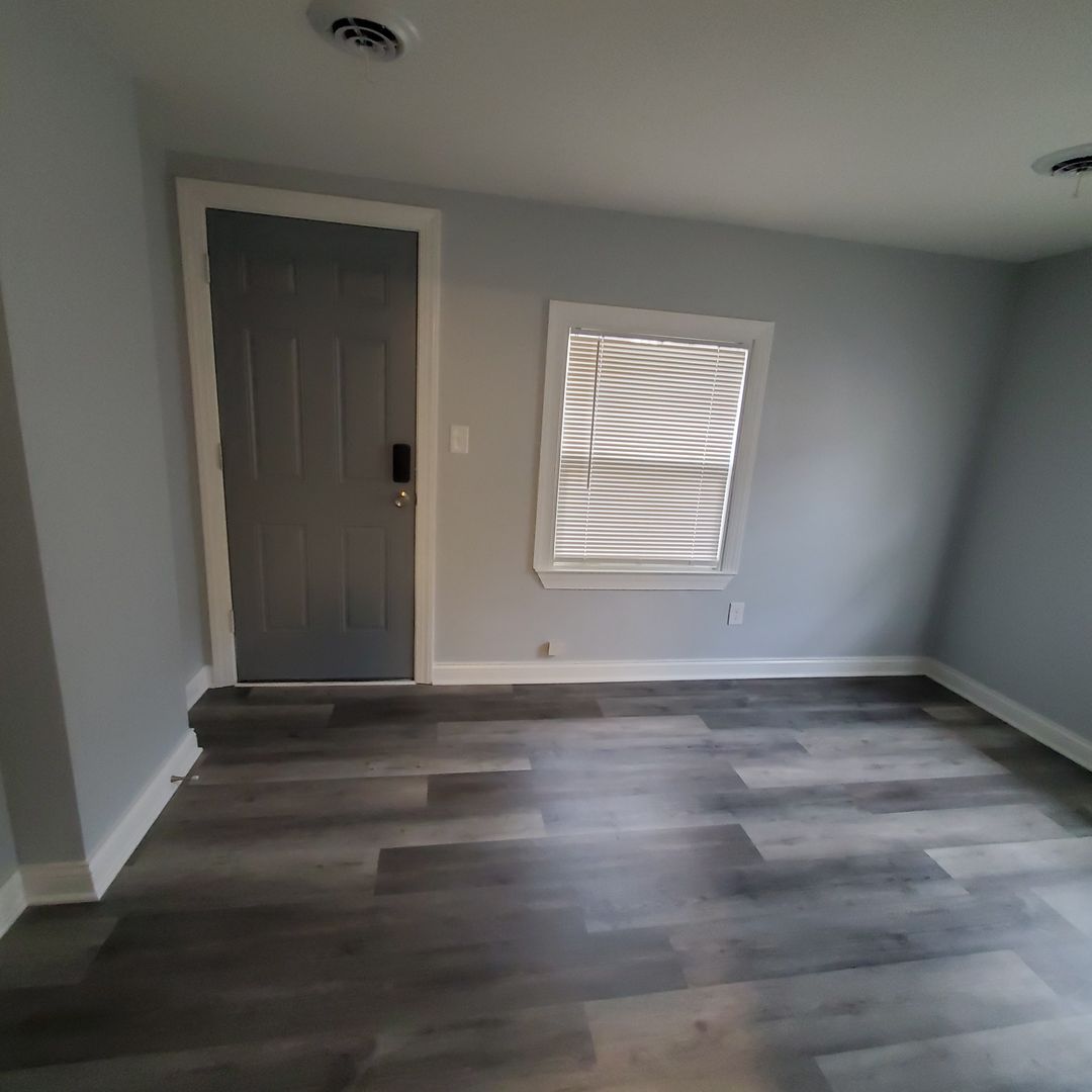 909 College Ave unit 6 – photo 3