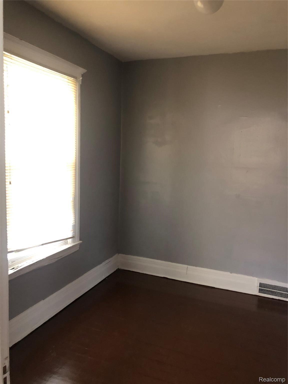 6147 Sheridan St – photo 4