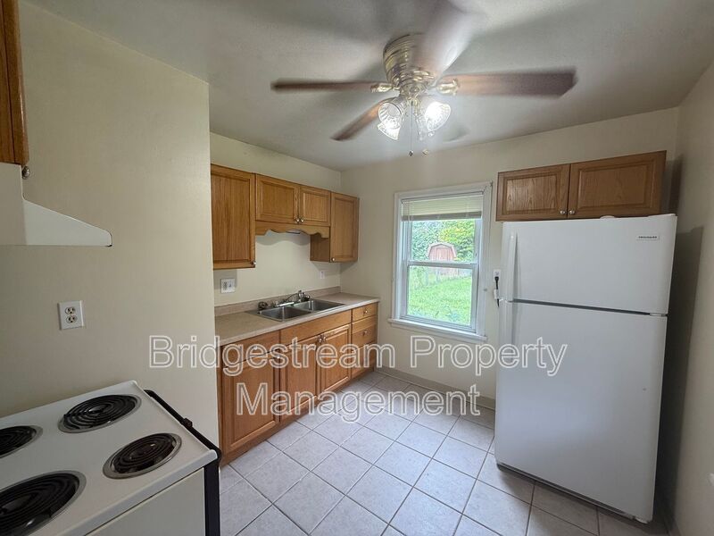 809 Winston Dr – photo 5