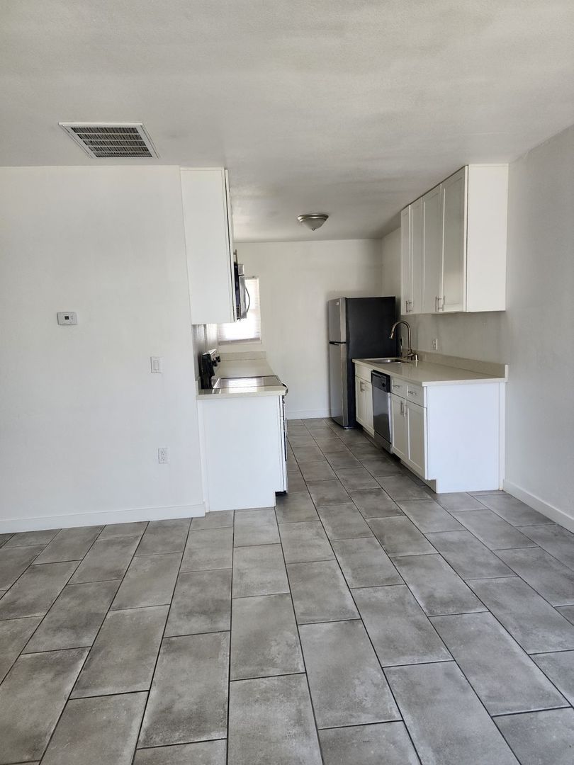 1422 S Casino Center Blvd unit #2 – photo 3