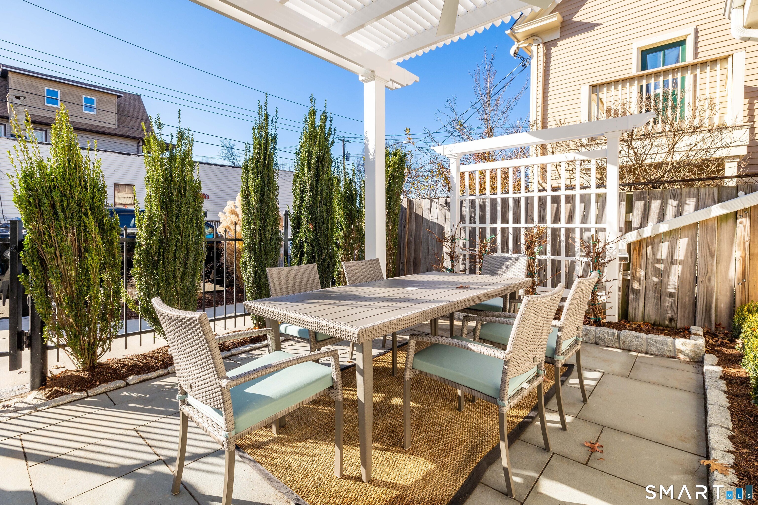 43 Woodland St – photo 1