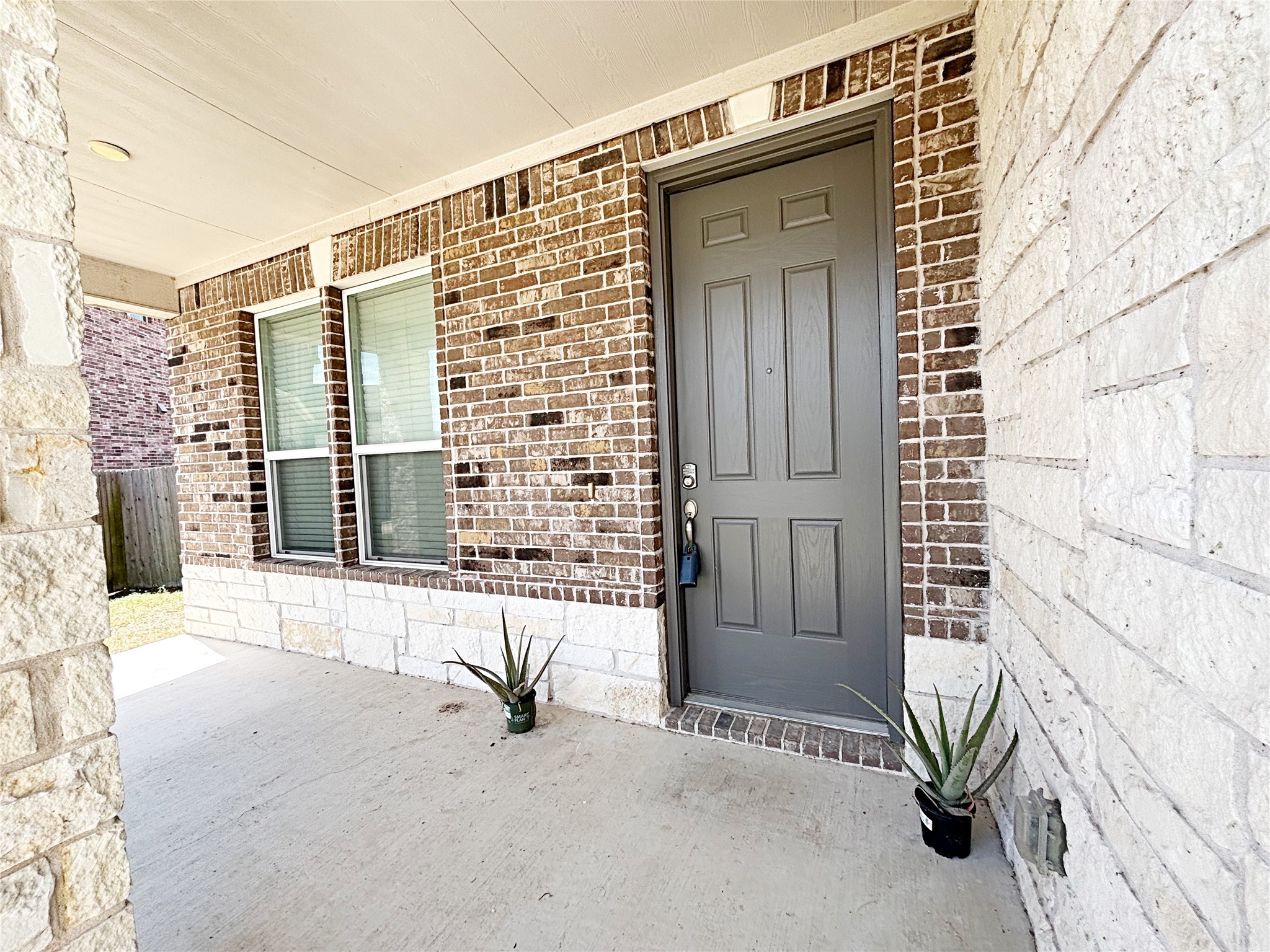 1720 Foxglove Dr – photo 3