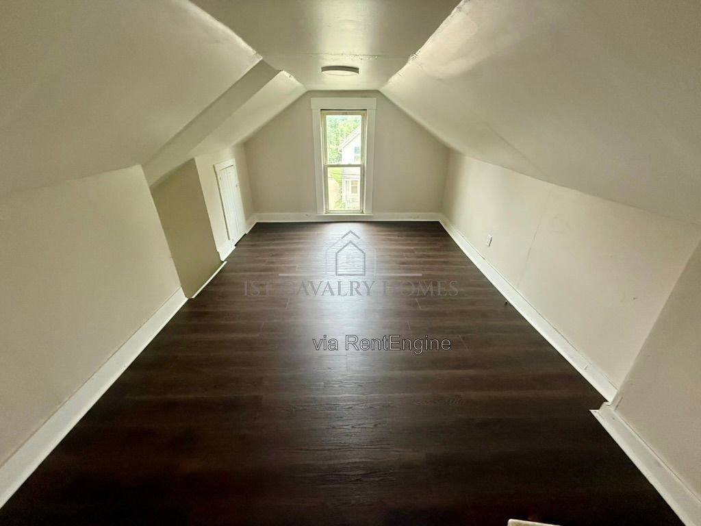 1052 Yale St unit 3 – photo 2