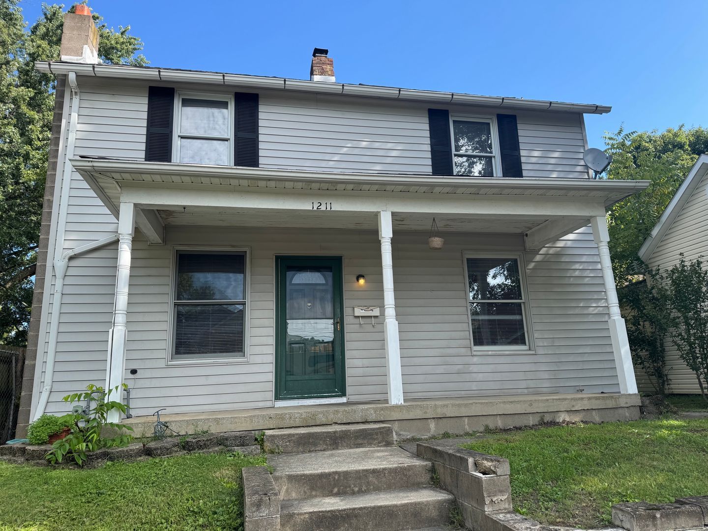 1211 E Walnut St – photo 1