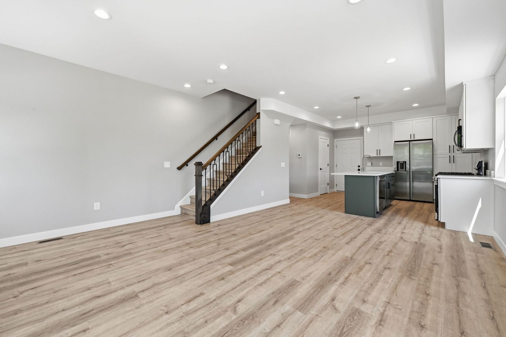 4728 Walworth Ave – photo 5