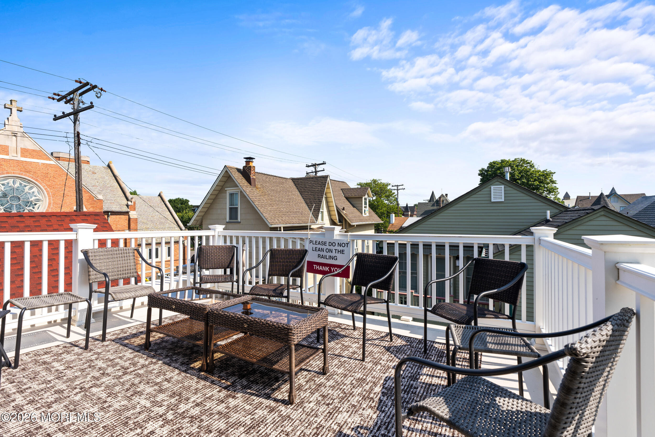 75 Webb Ave unit Upper Unit-WEEKLY – photo 2