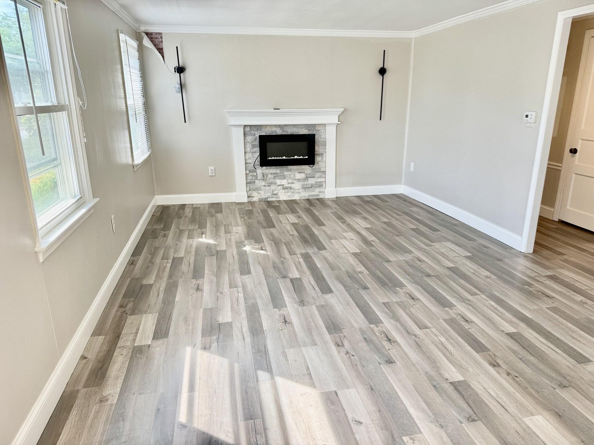 295 Kingsley Rd unit sing family – photo 4
