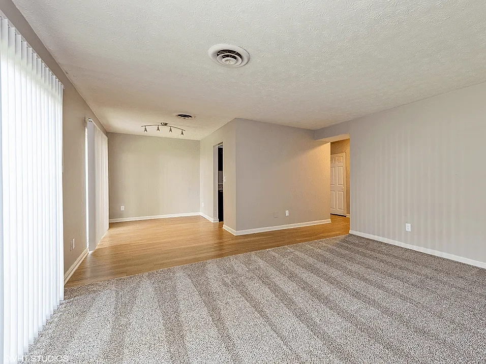 Carriage Hill Apartments – photo 1