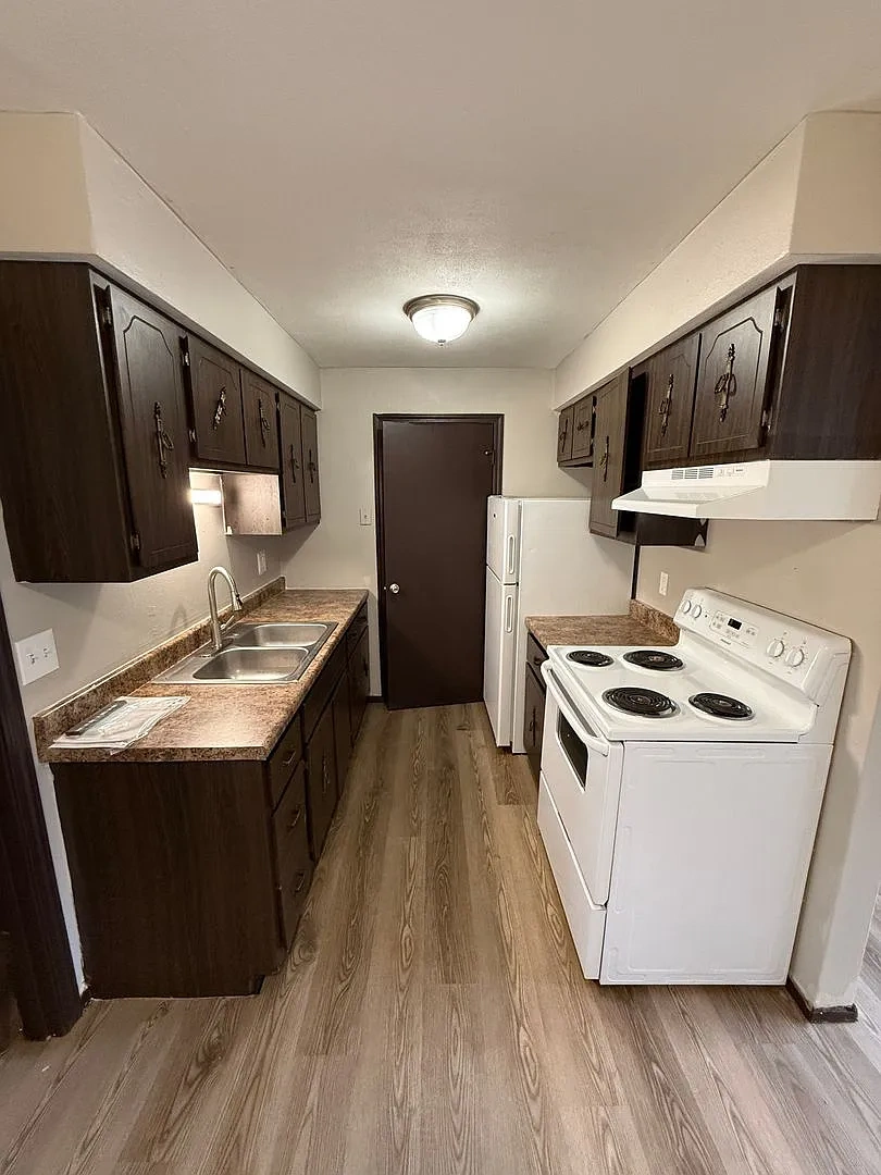 Brookside Apartments – photo 5