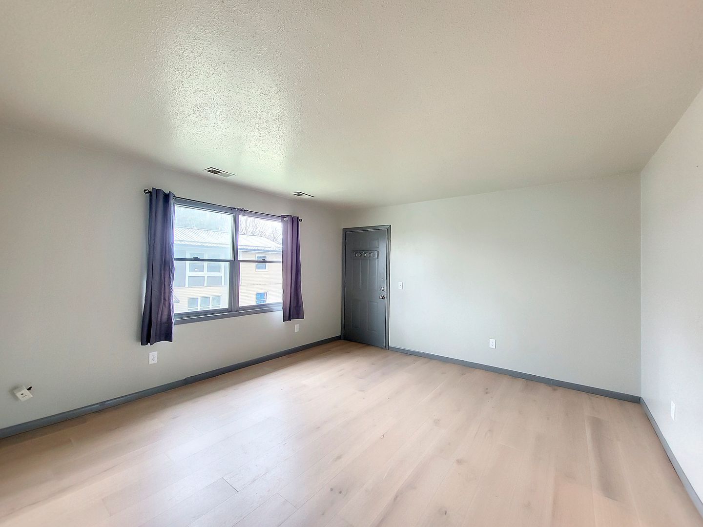 303 Larson Ct unit Apt 4 – photo 4