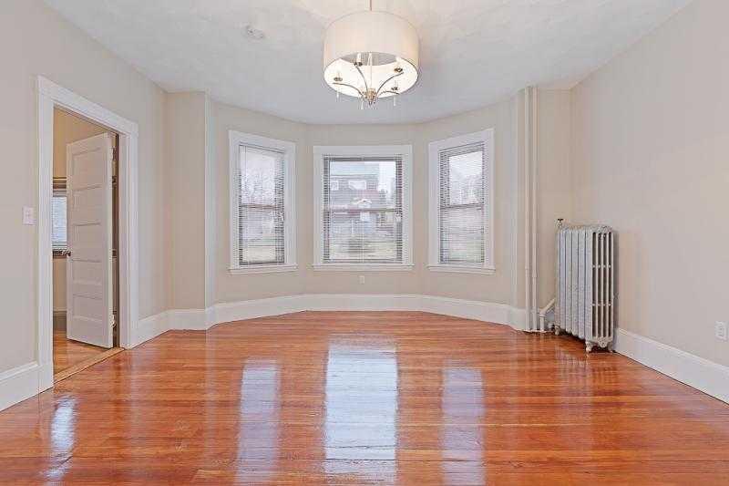 104 Gladstone St – photo 1