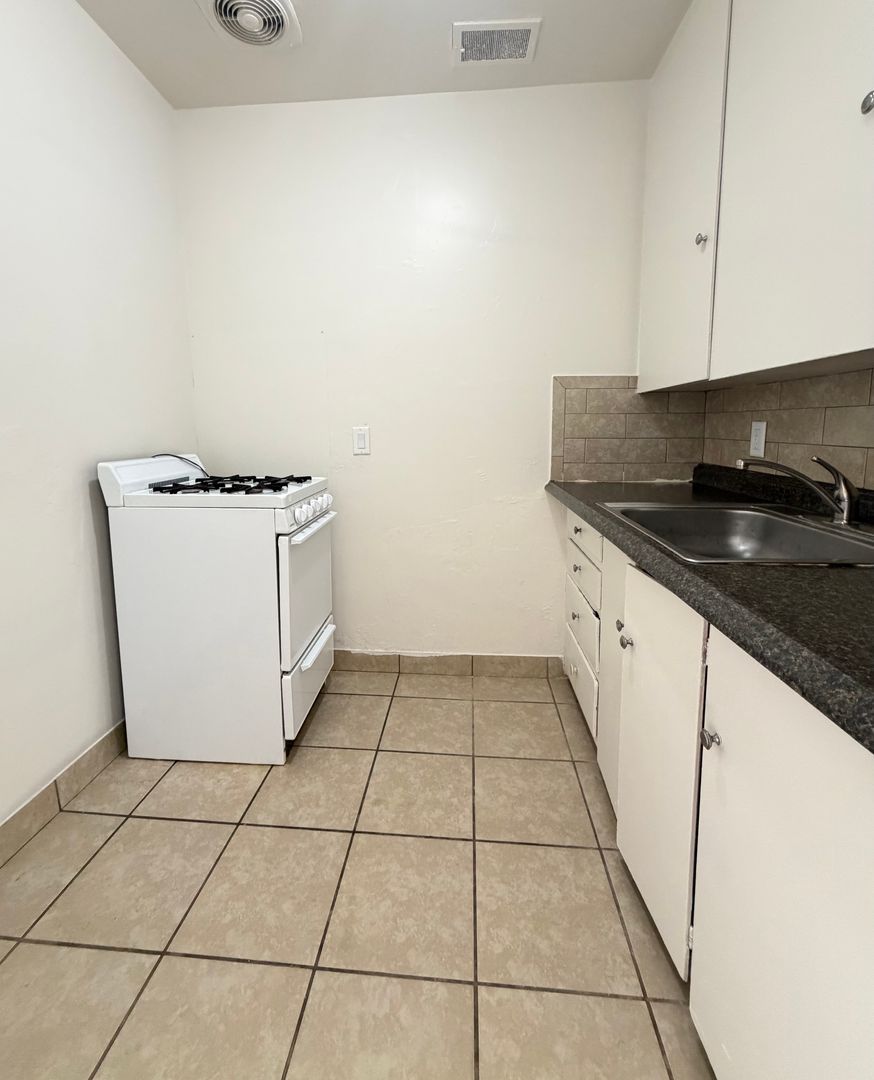 585 W 3rd St unit 585 W 3rd St – photo 3