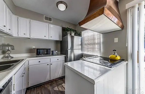 Warson Village Townhomes – photo 2