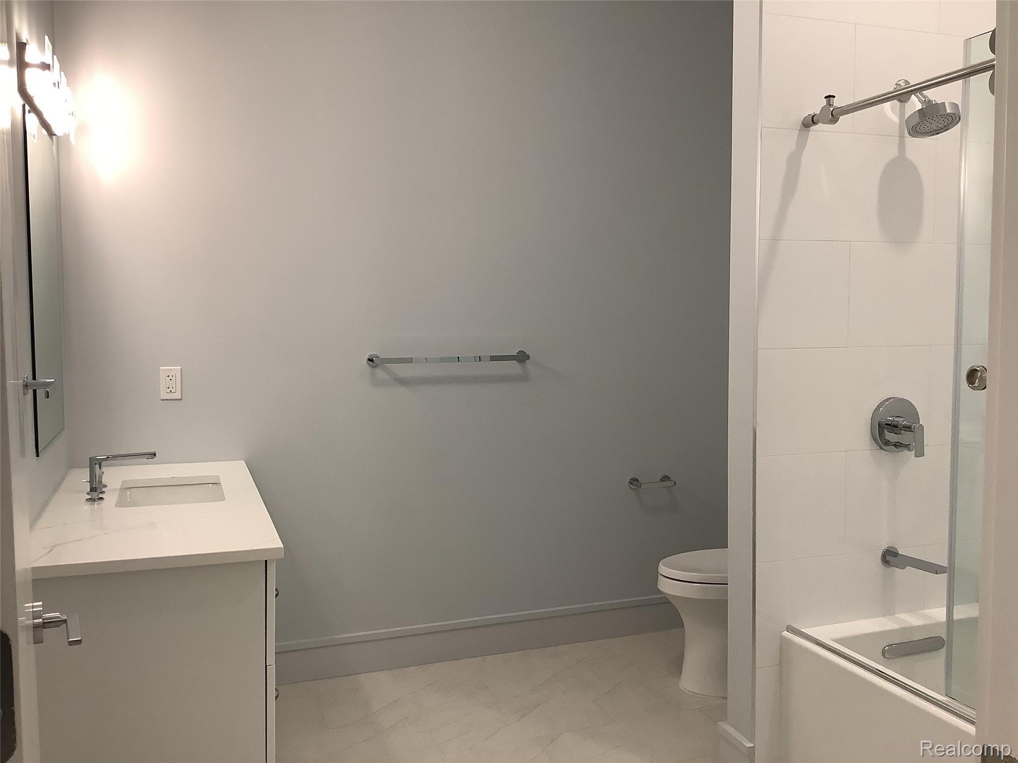 856 N Old Woodward Ave unit 202 – photo 2
