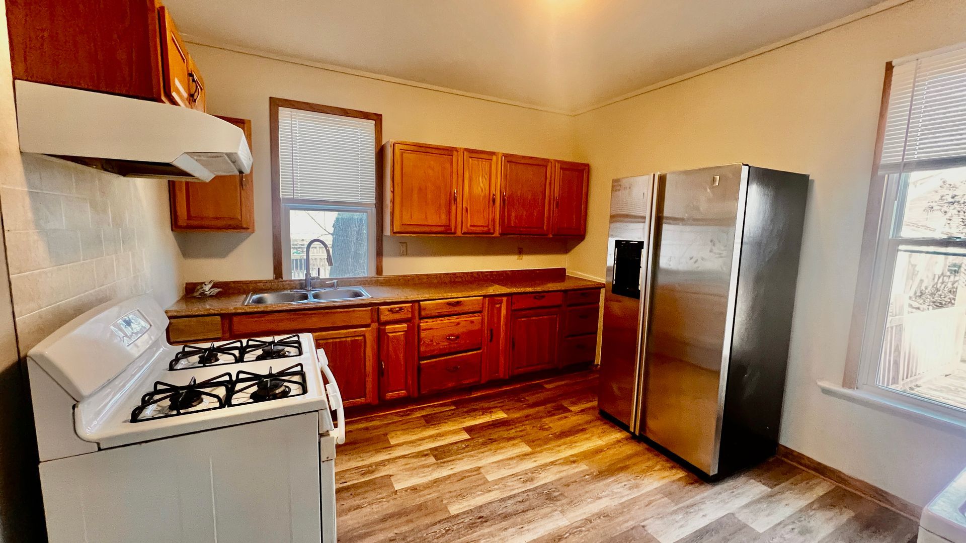 1435 Villa St – photo 3